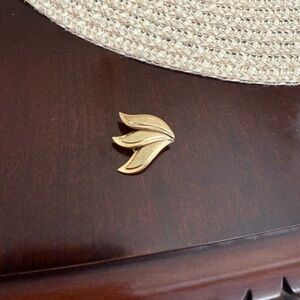 Vintage Gold Tone Scarf Clip